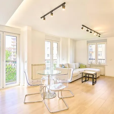 Alojamiento Plaza La Fuente Centro Hotel *